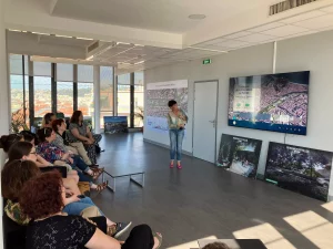 AnyConv.com__Tete carrée